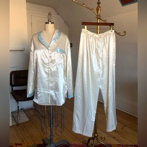 NWT Vintage Erika Taylor Silky White Pajama Set with Blue Trim large